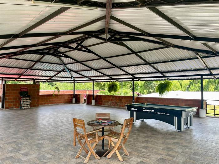 Salón de billar y juegos de mesa en terraza